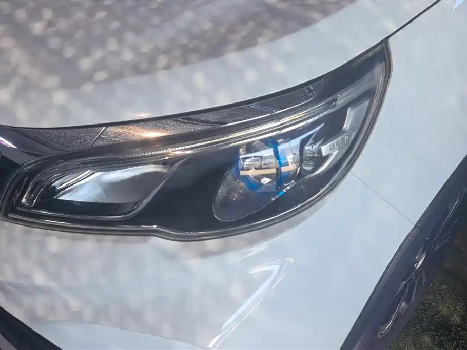 Vision X3 1.5 L Auto Distinguished