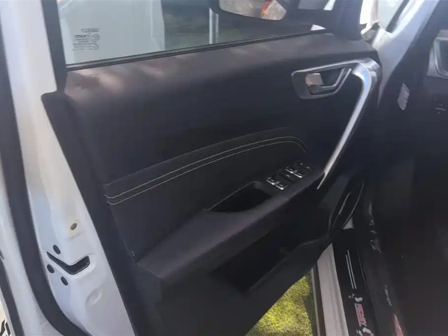 Vision X3 1.5 L Auto Distinguished