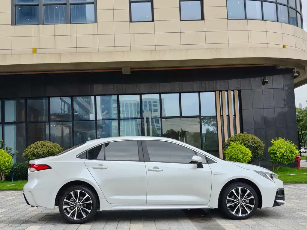 Levin Dual Engine 1.8 H E-CVT Sport