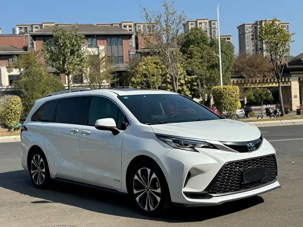 Granvia 2.5 L Hybrid Noble