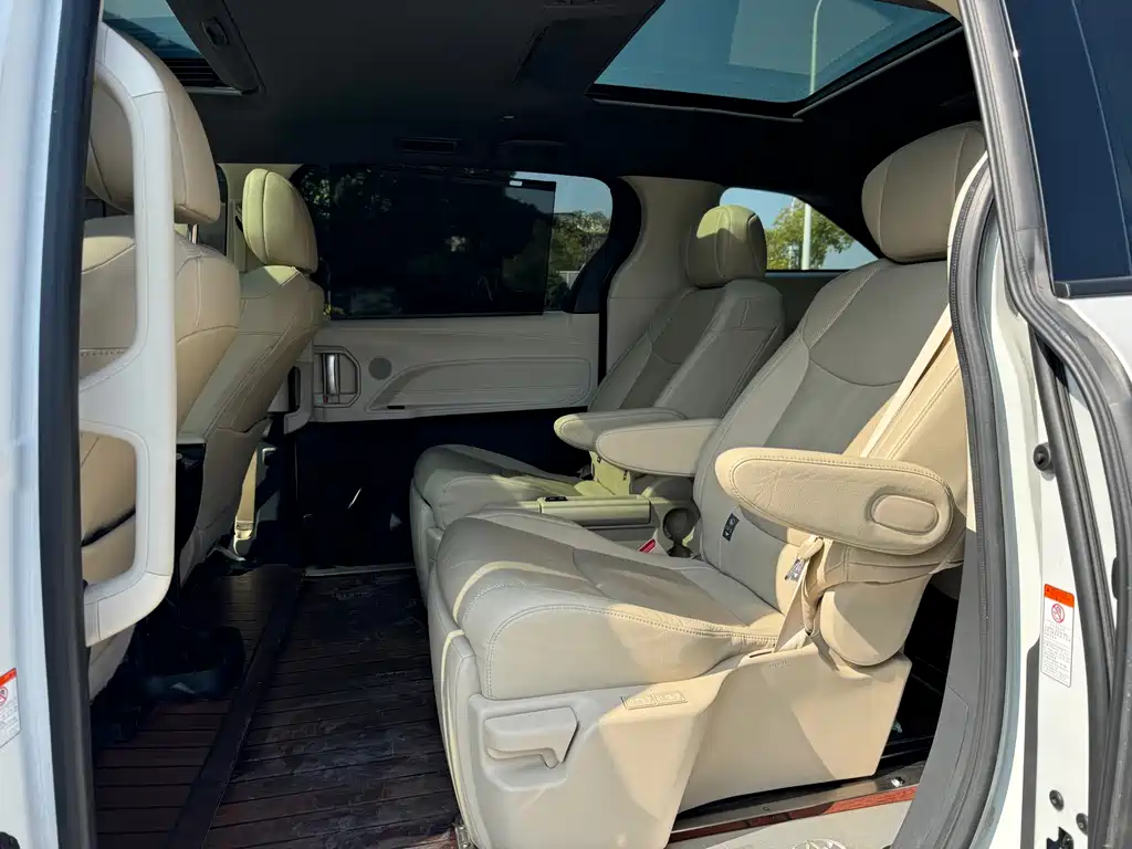 Granvia 2.5 L Hybrid Noble