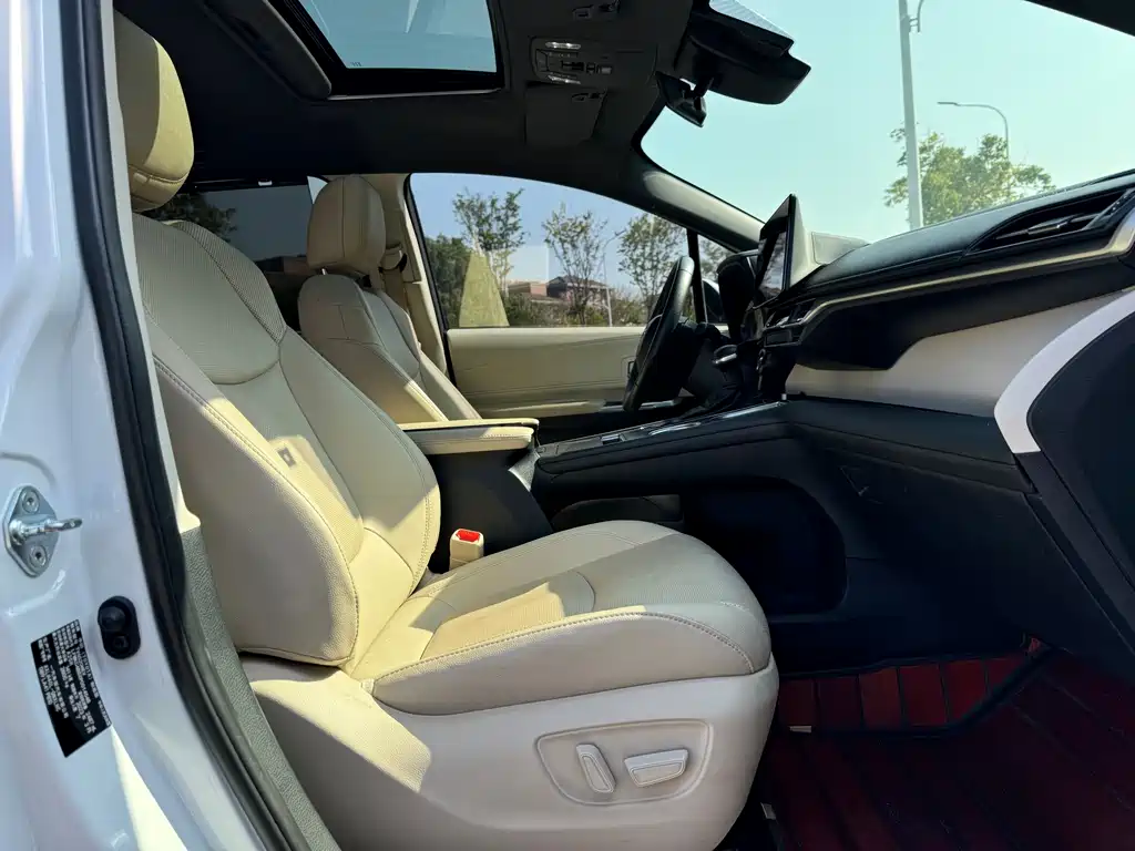 Granvia 2.5 L Hybrid Noble