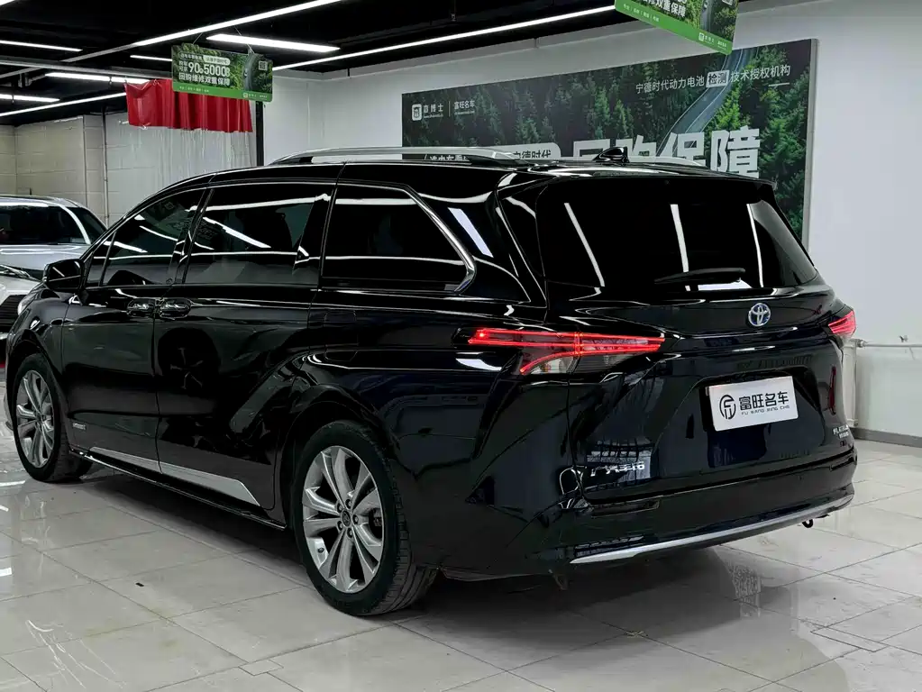Sienna 2.5 L Hybrid Platinum