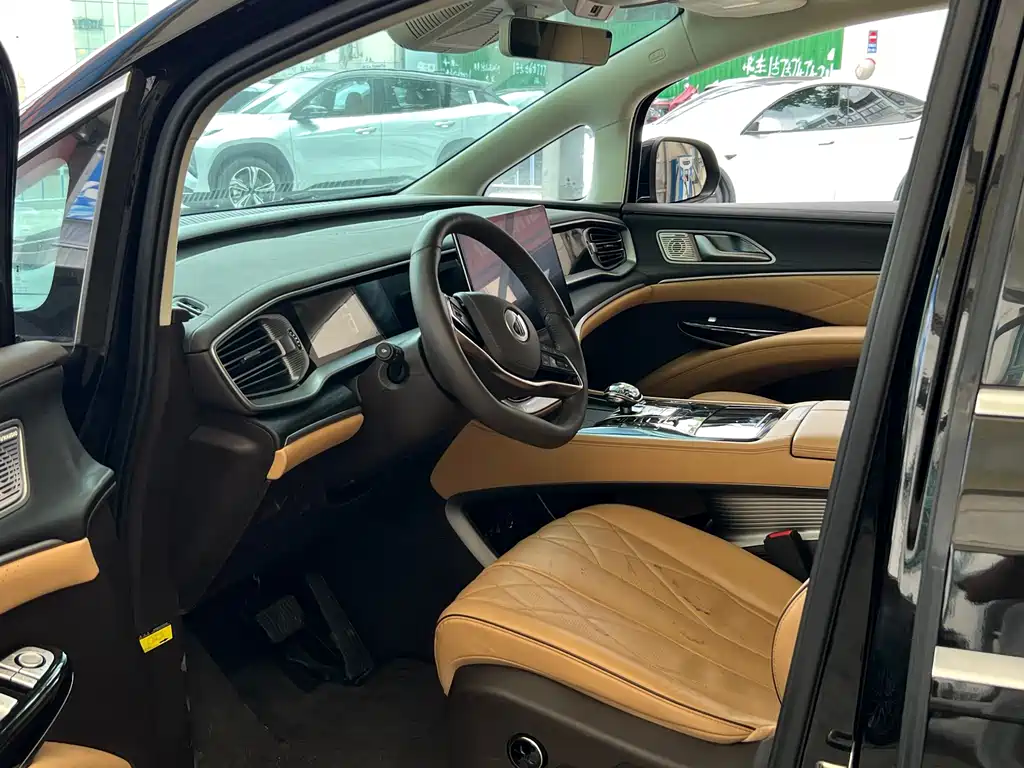 Denza D9 DM-i 970 4 WD Flagship