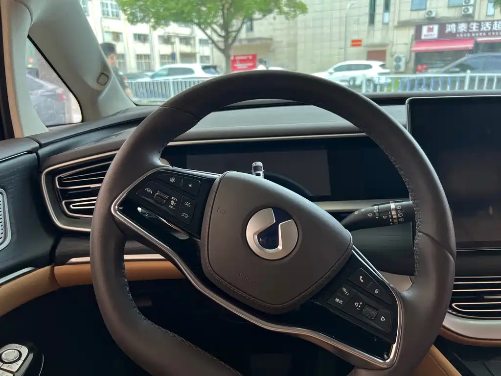 Denza D9 DM-i 970 4 WD Flagship