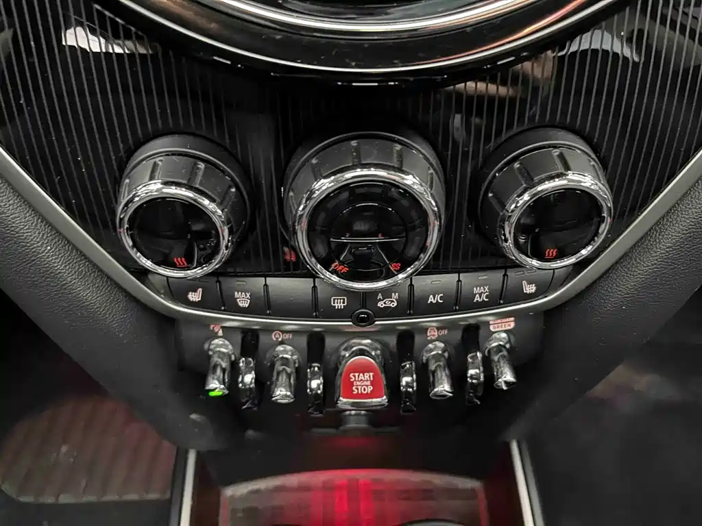 MINI COUNTRYMAN MINI COUNTRYMAN 2023款 1.5 T COOPER ALL4 鉴赏家