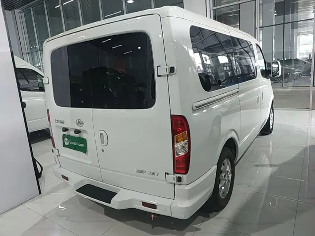 Xintu V80 新途V80 2019款 2.0 T Plus AMT傲运通短轴超低顶5/6座