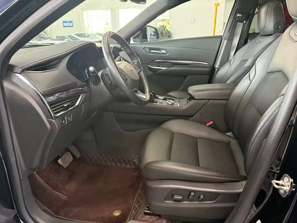 Cadillac XT4 28 T 2 WD Tech