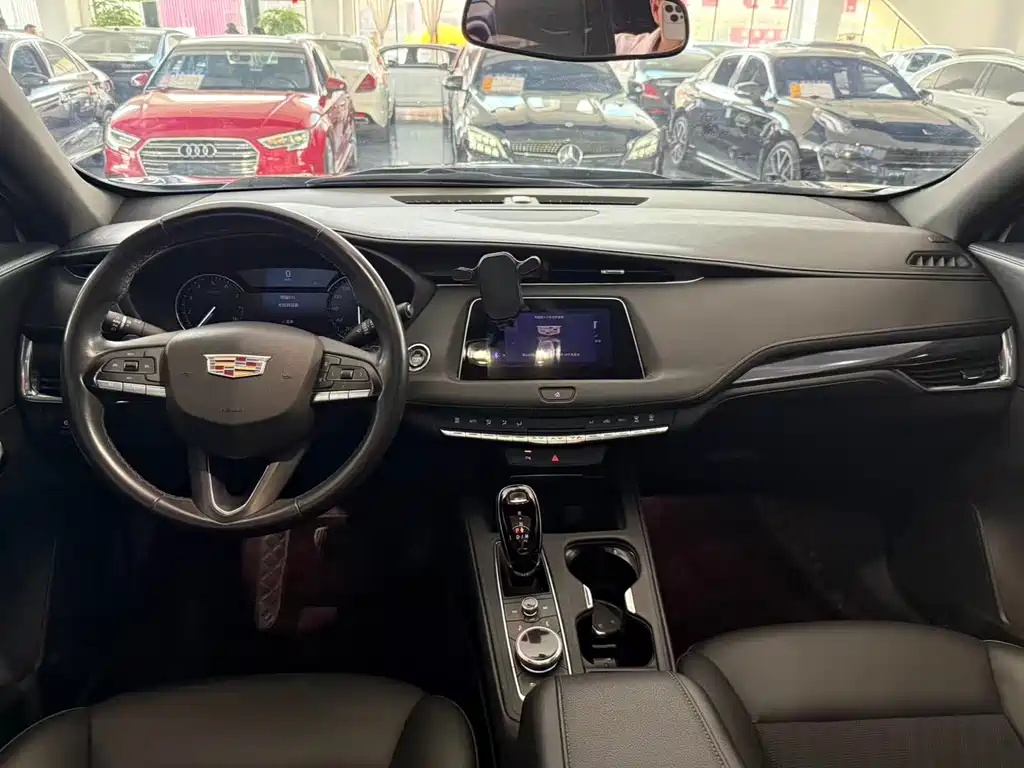 Cadillac XT4 28 T 2 WD Tech