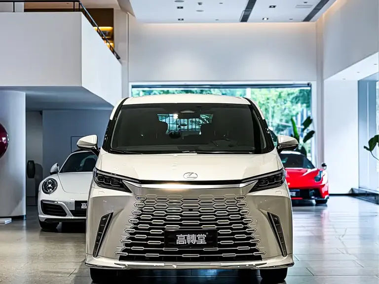 Lexus LM 500 h 6-seat Supreme