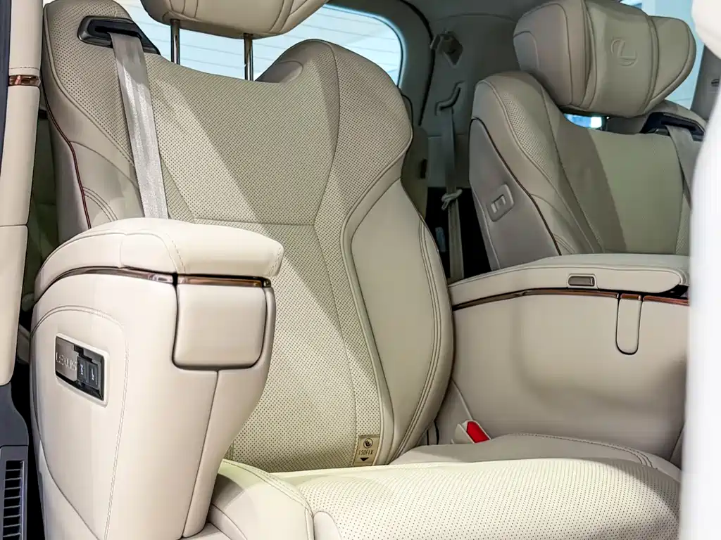 Lexus LM 500 h 6-seat Supreme