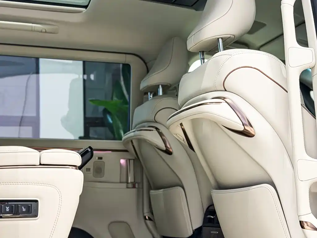 Lexus LM 500 h 6-seat Supreme