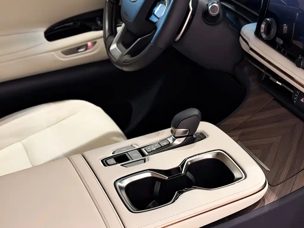 Lexus LM 500 h 6-seat Supreme