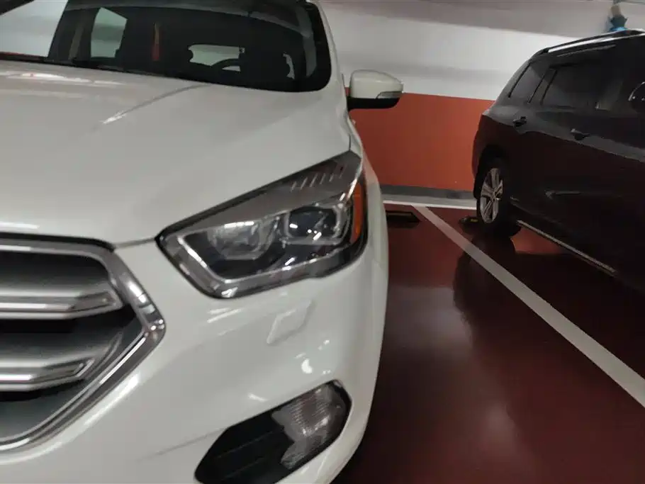 Kuga EcoBoost 180 2 WD Grand Wing