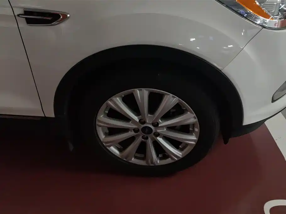 Kuga EcoBoost 180 2 WD Grand Wing
