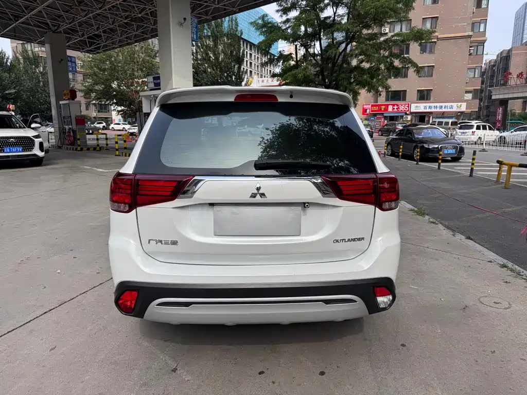 Outlander 2.0 L 2 WD Smooth Enjoyment 7-seat CN-VI