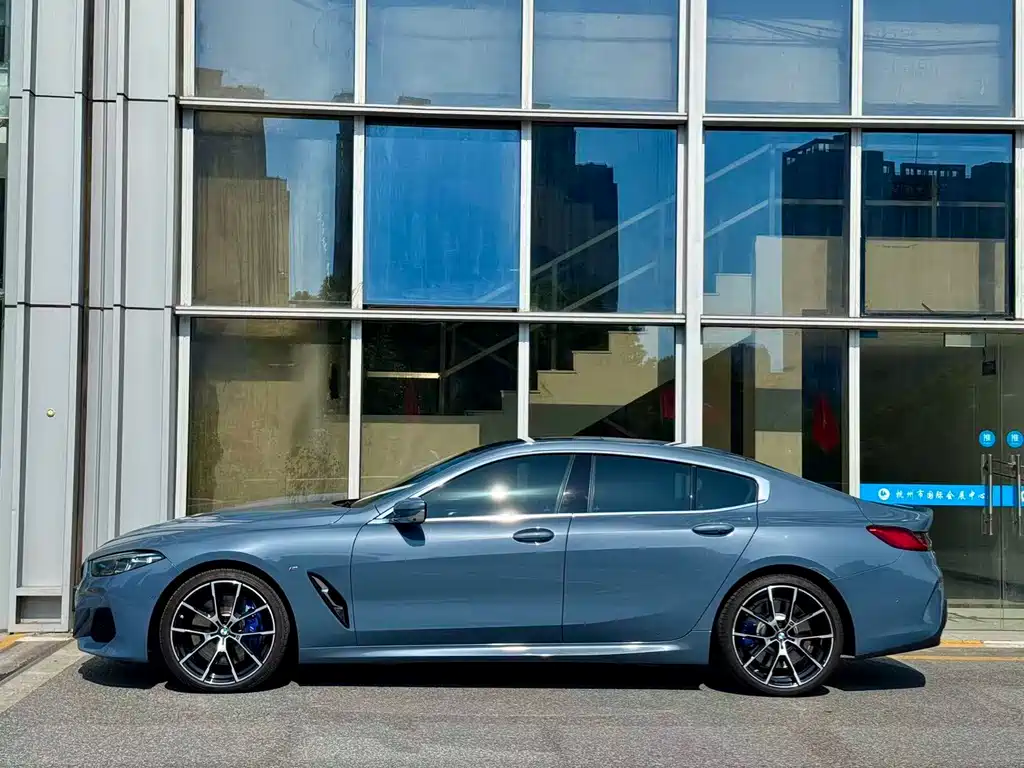 BMW 8 Series Facelift 840 i xDrive 4-door Coupe M Sport Package