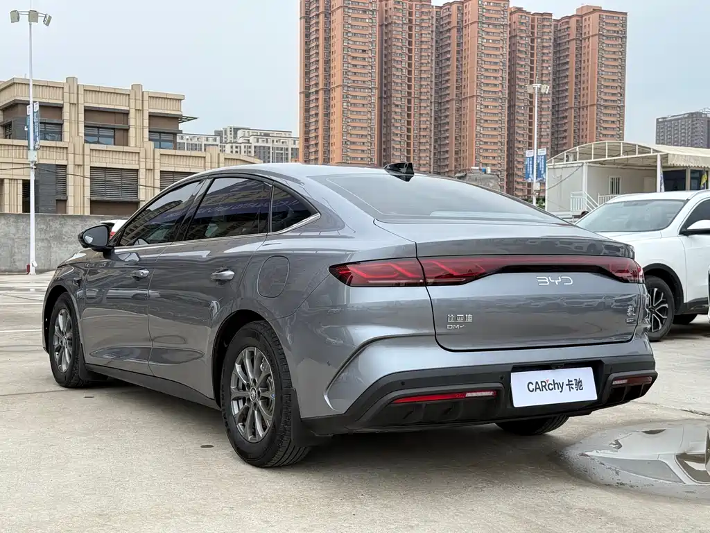 Qin L DM-i Smart Drive 80 KM Leading