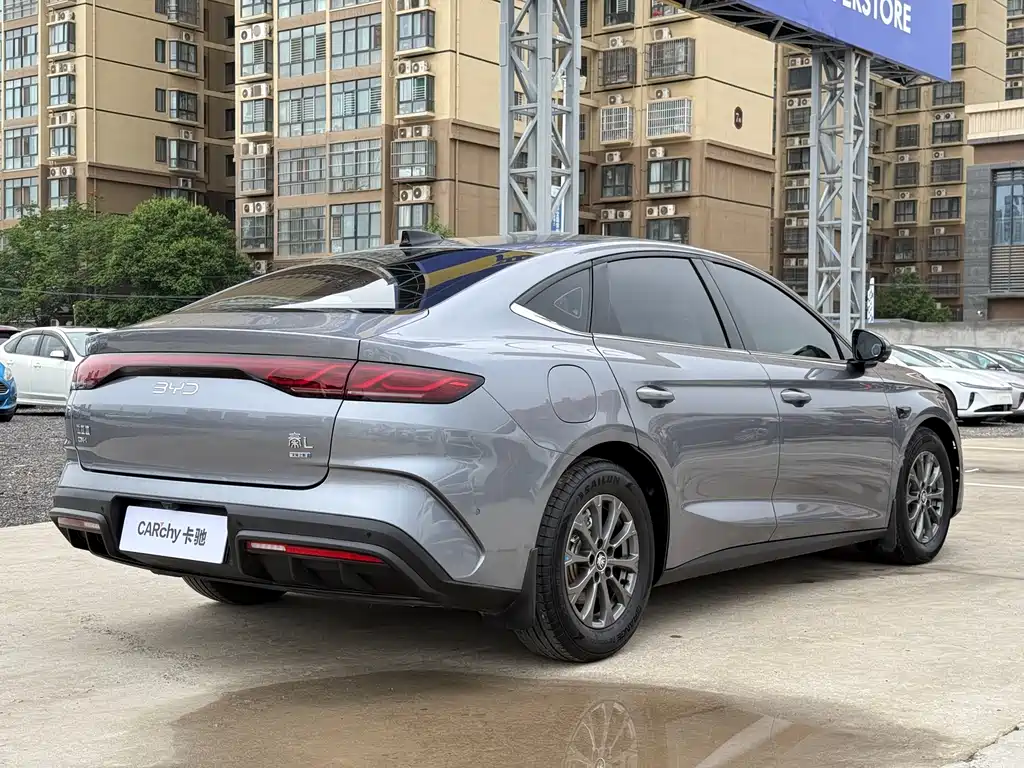 Qin L DM-i Smart Drive 80 KM Leading