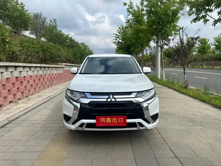 Mitsubishi Outlander Facelift 2.0 L 2 WD Smooth Travel 5-seat