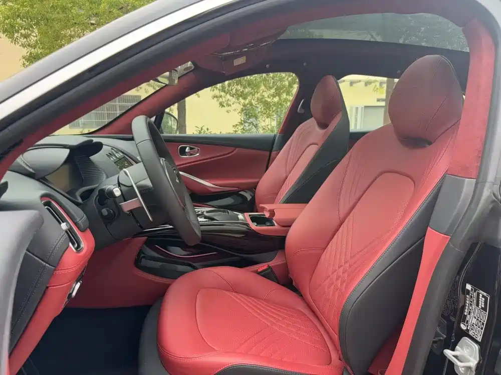 Aston Martin DBX 4.0 T V8