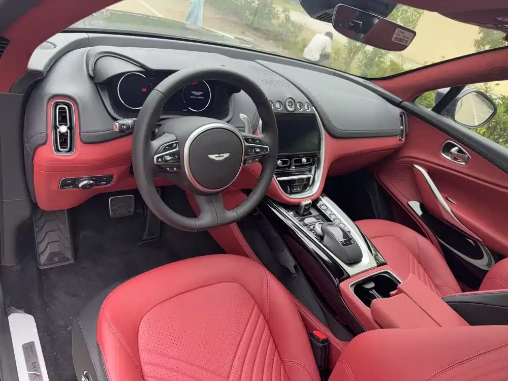 Aston Martin DBX 4.0 T V8