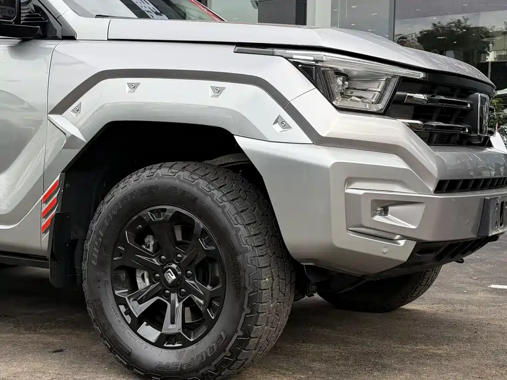 Tank 400 NEV Hi4-T Offroad
