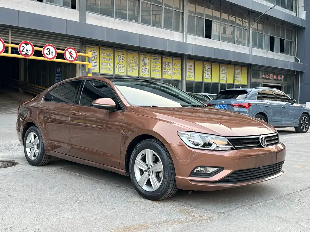 Lamando 230 TSI DSG Style