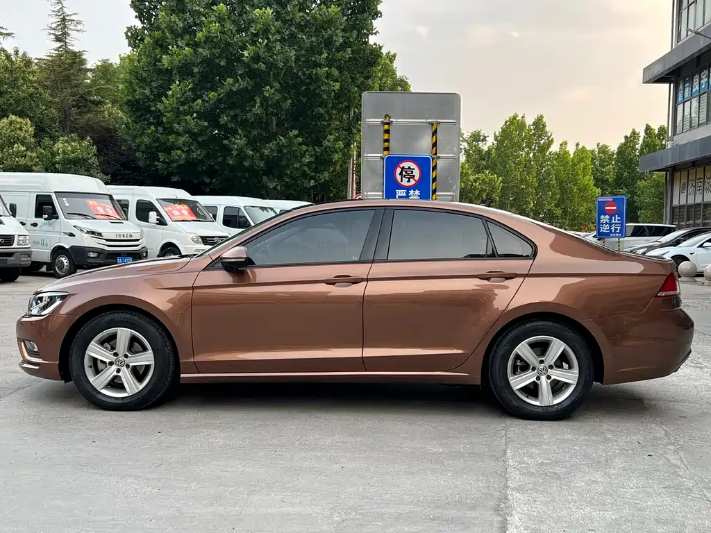 Lamando 230 TSI DSG Style
