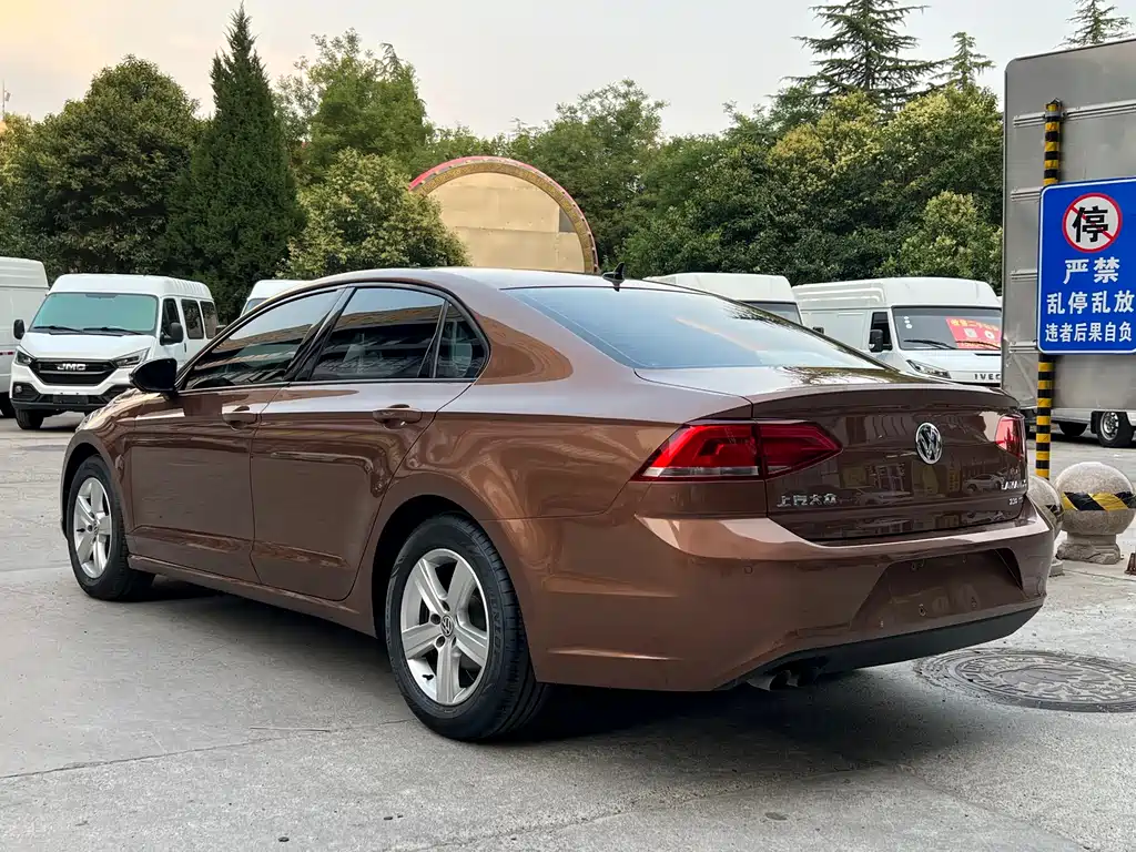 Lamando 230 TSI DSG Style