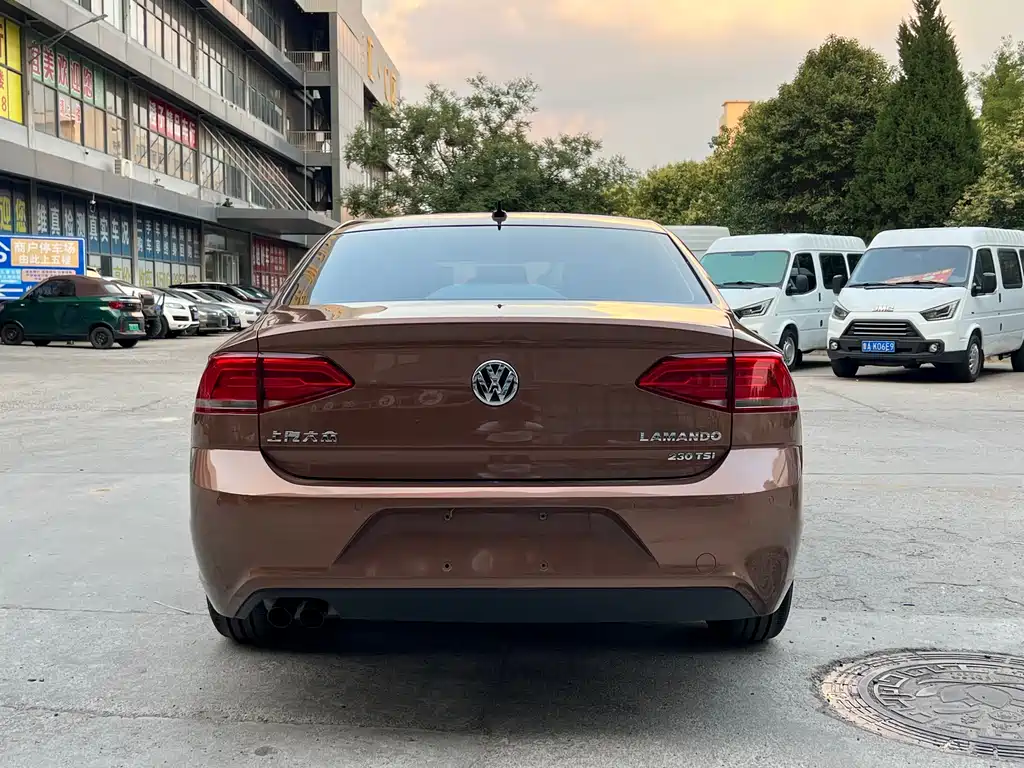 Lamando 230 TSI DSG Style