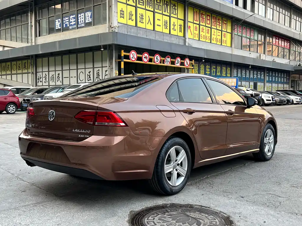 Lamando 230 TSI DSG Style