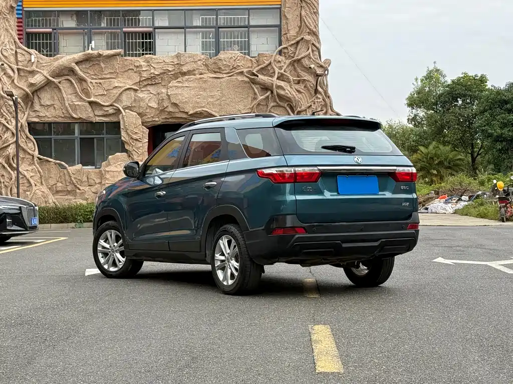 Fengguang S560 1.5 T Manual Urban 7-seat