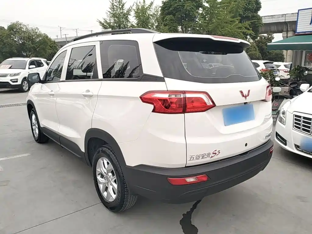Wuling Hongguang S3 1.5 L Manual Standard CN-VI