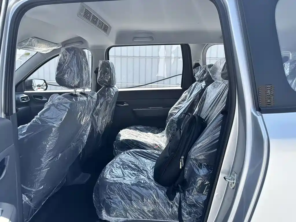 Wuling Hongguang 五菱宏光 2025款 1.5 L 舒适型 7座