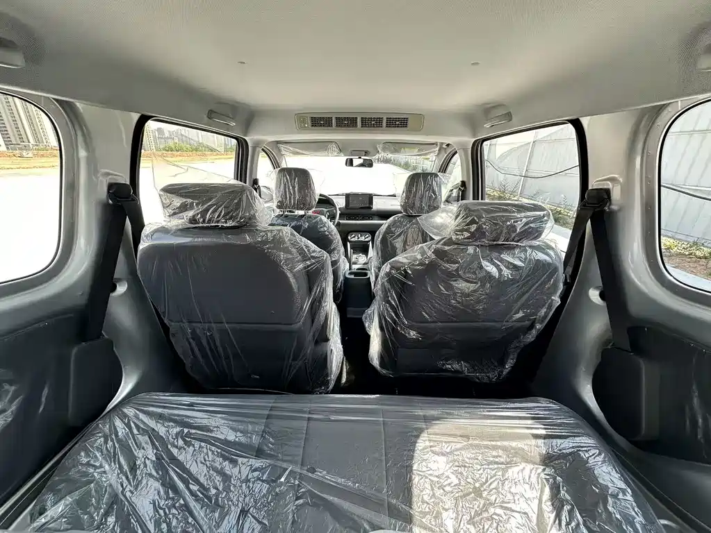 Wuling Hongguang 五菱宏光 2025款 1.5 L 舒适型 7座