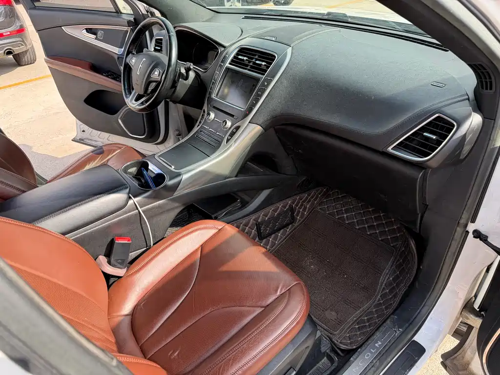 Lincoln MKX 2.7 T 4 WD Honor Shine