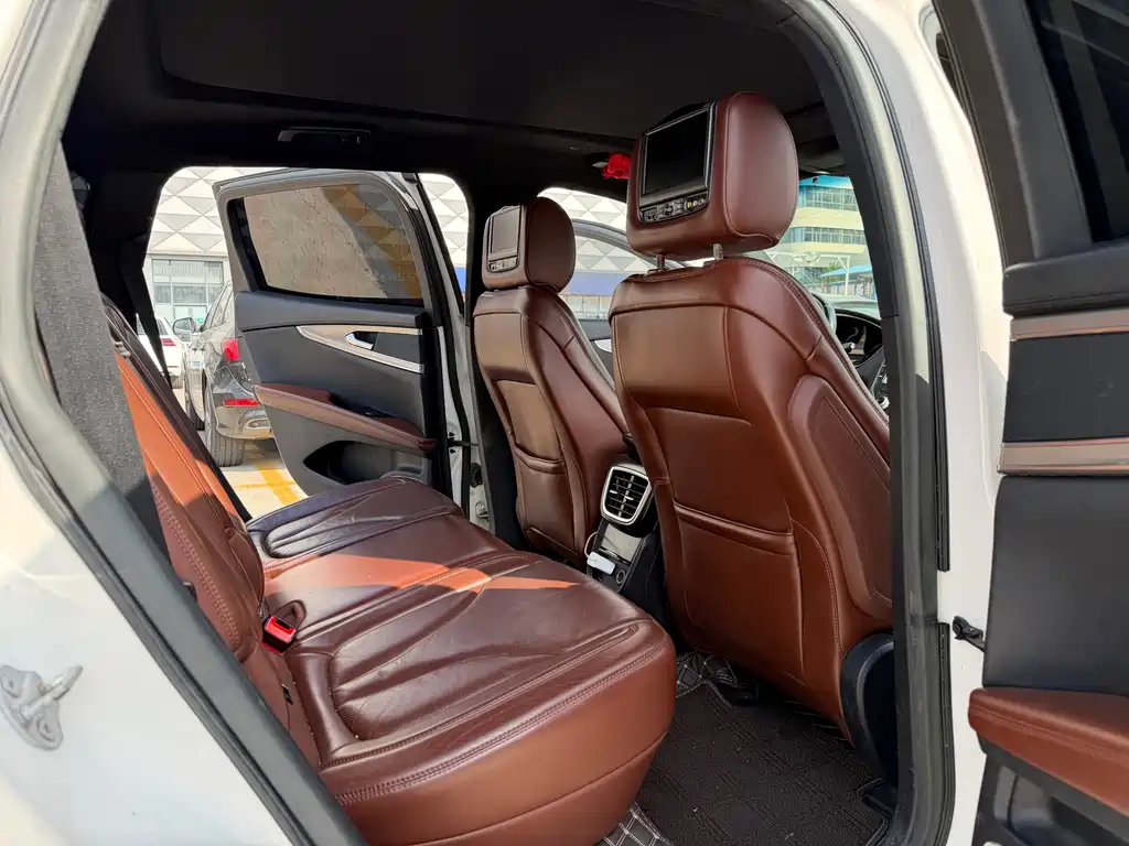 Lincoln MKX 2.7 T 4 WD Honor Shine
