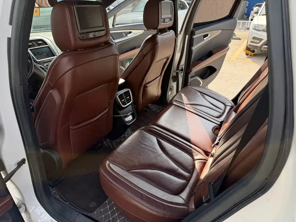 Lincoln MKX 2.7 T 4 WD Honor Shine