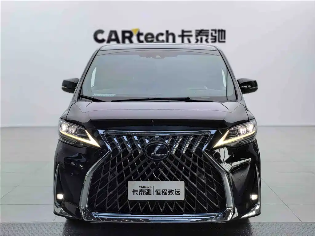 Lexus LM 300 h 4-seat Royal World