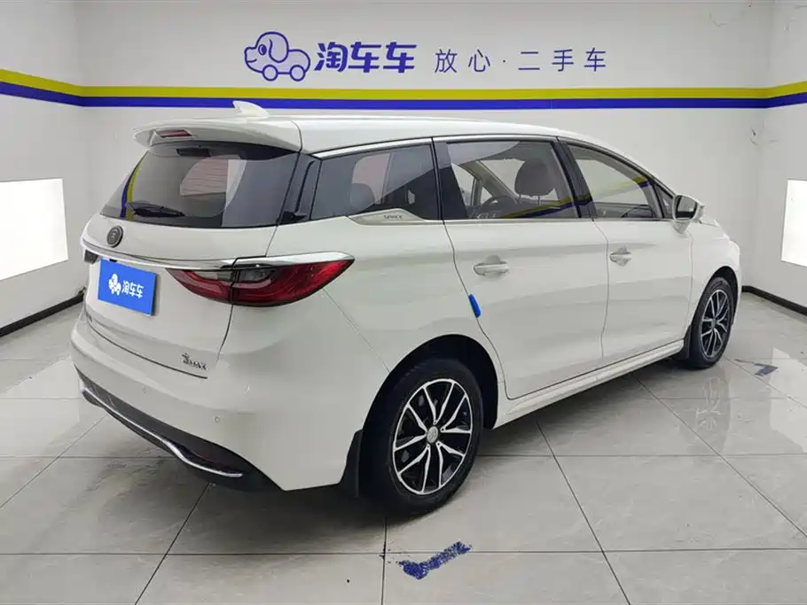 Song MAX 1.5 T Auto Connected Luxury 7-seat