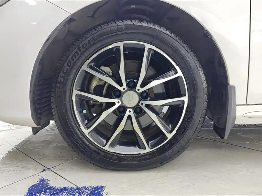 Song MAX 1.5 T Auto Connected Luxury 7-seat