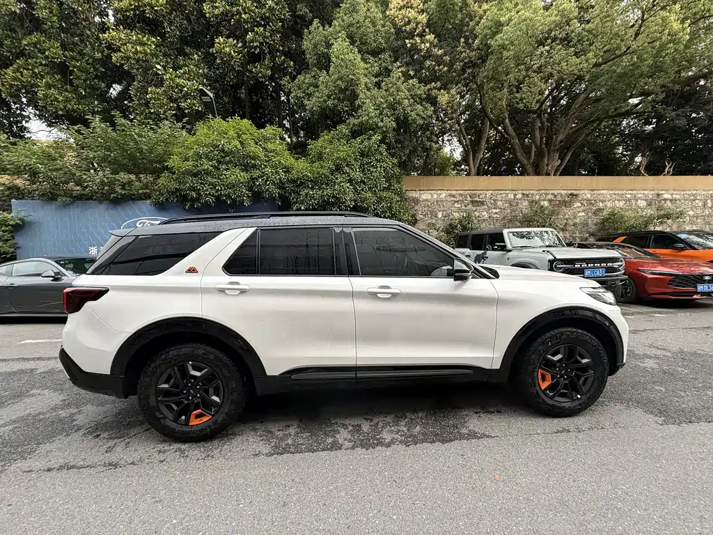 Explorer 2.3 T EcoBoost Kunlun Peak 7-seat