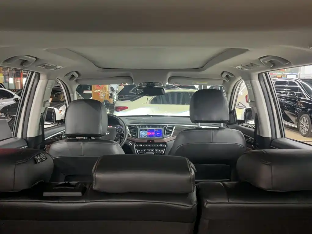 GAC Trumpchi GS8 320 T 2 WD Luxury Connected (7-seat)