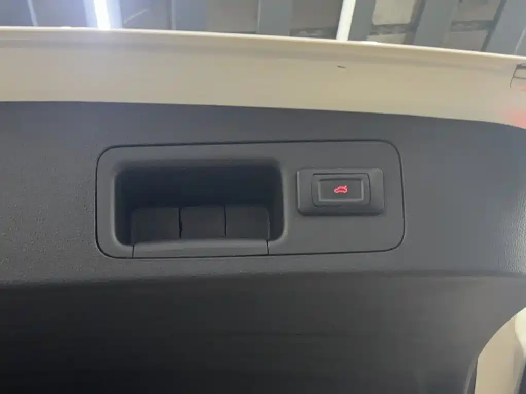 GAC Trumpchi GS8 320 T 2 WD Luxury Connected (7-seat)