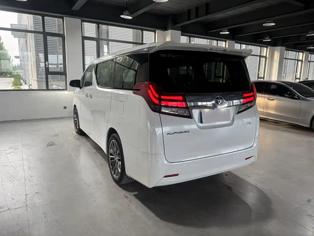Alphard 3.5 L Luxury
