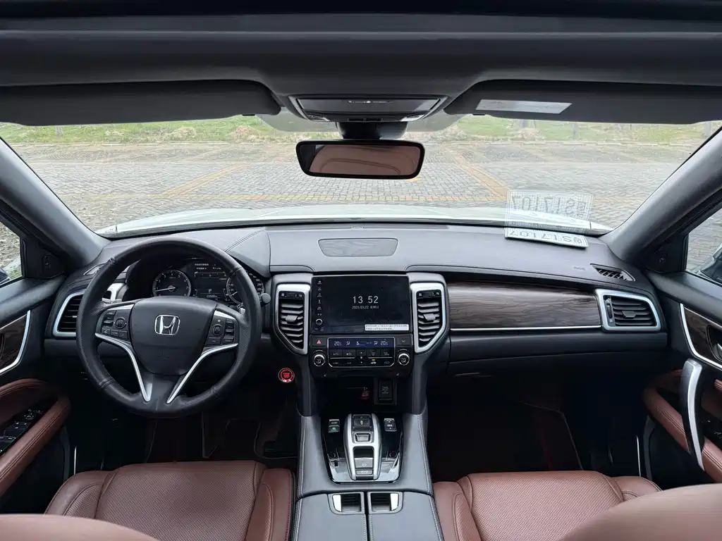 Honda UR-V 370 TURBO 4 WD Premium CN-V