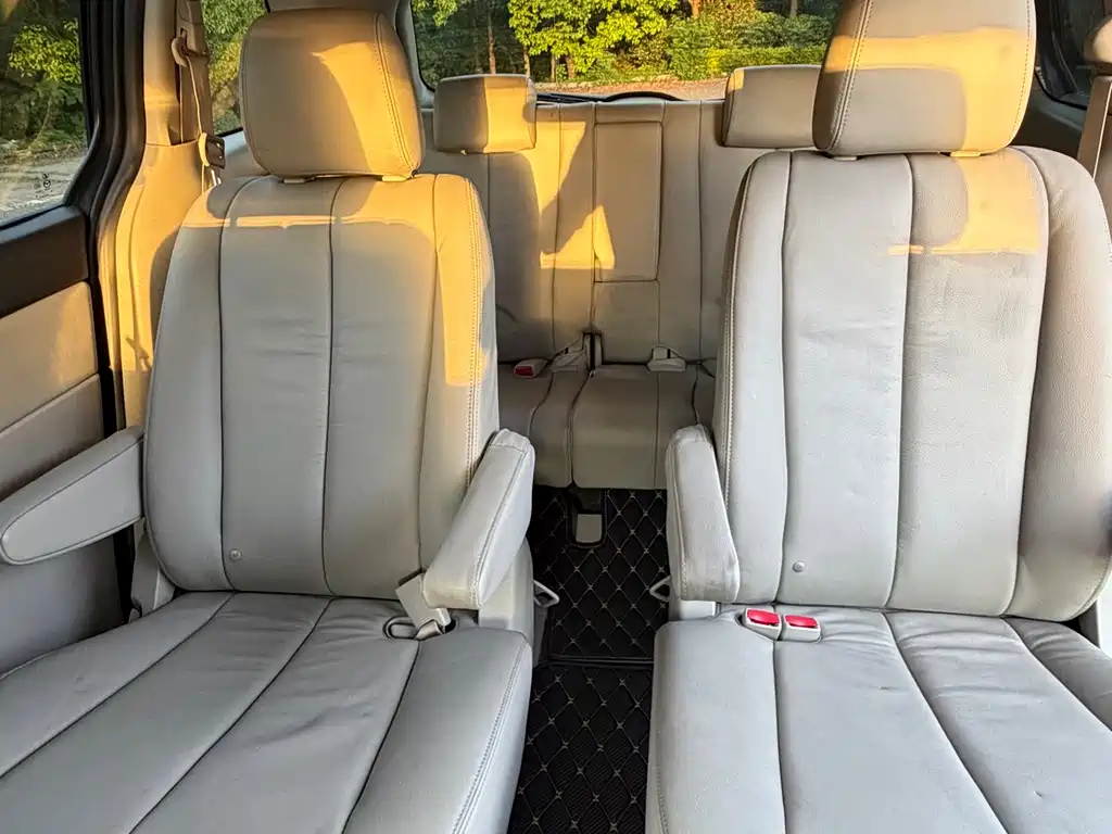 Mazda 8 马自达8 2013款 2.5 L 精英版