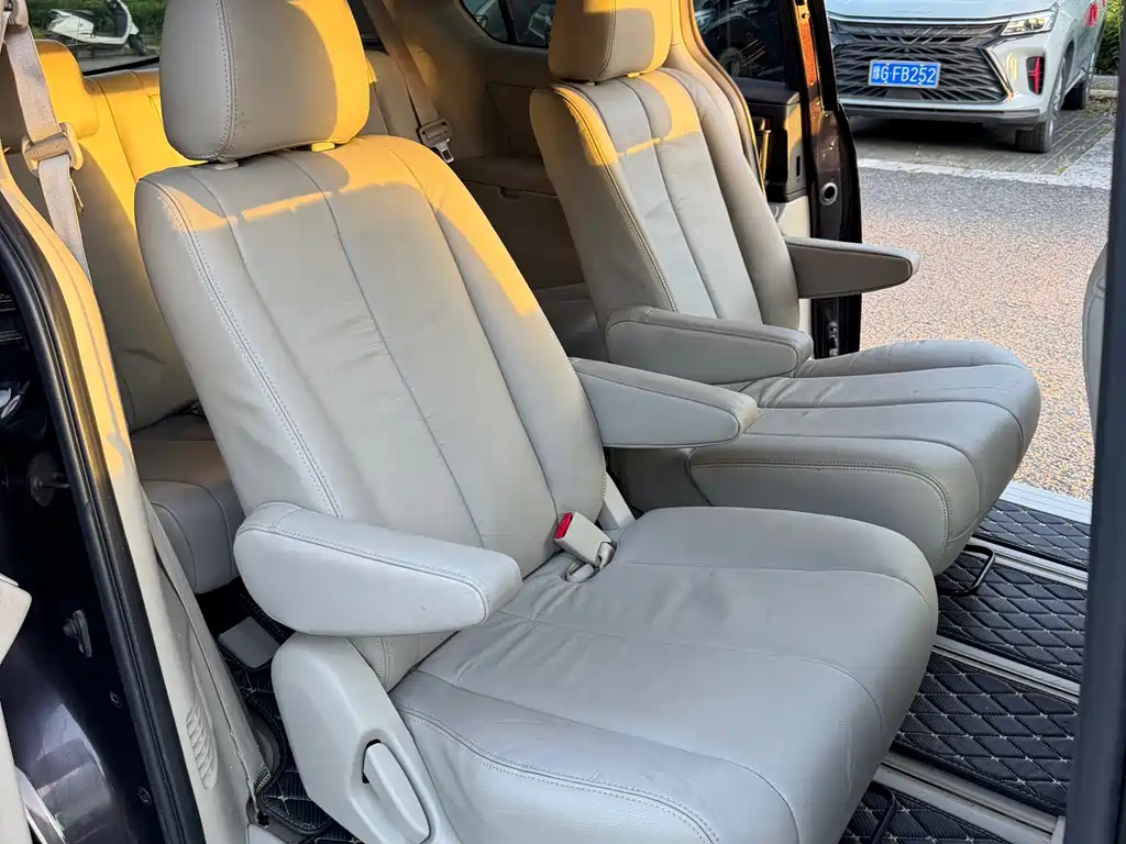 Mazda 8 马自达8 2013款 2.5 L 精英版