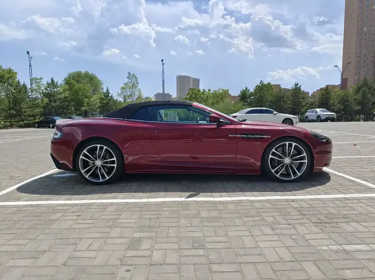 Aston Martin DBS 阿斯顿·马丁DBS 2009款 6.0 Touchtronic Volante